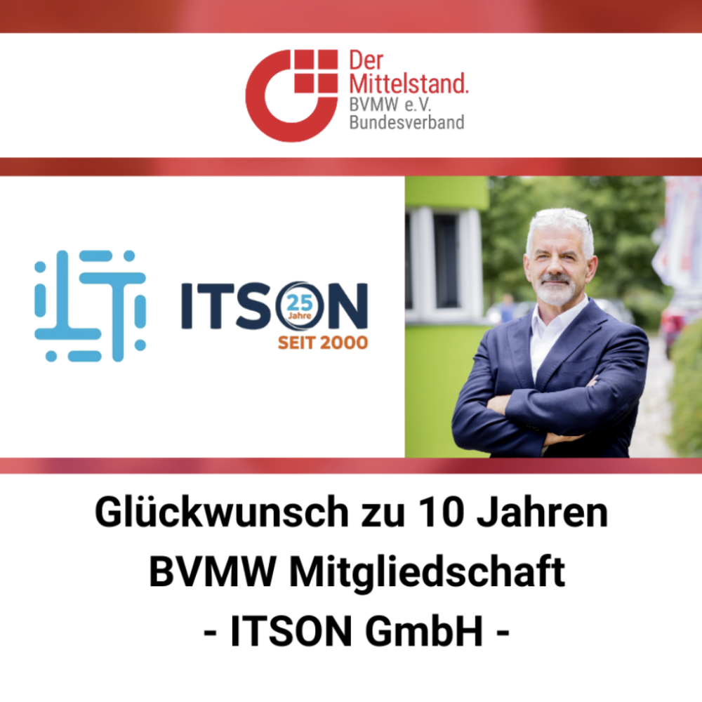 Banner zum Jubiläum der ITSON GmbH: oben das rote BVMW-Logo, links das ITSON-Logo mit „25 Jahre seit 2000“, rechts Uwe Scheler, Geschäftsführer der ITSON GmbH, im blauen Anzug mit verschränkten Armen vor einem modernen Firmengebäude. Unten steht der Text „Glückwunsch zu 10 Jahren BVMW Mitgliedschaft – ITSON GmbH“.